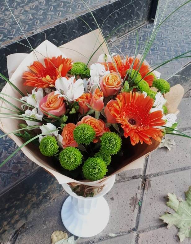 Букет огненно-рыжий в Чое Букет цветов из: Герберы, Хризантемы, Альстромерии и Розы в Чое