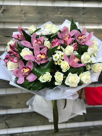 Букет цветов из: Розы и Хризантемы в Чое