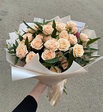 Букет Кремовые розы Латте в Чое