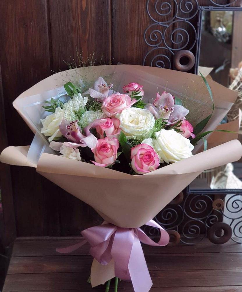 Букет майское утро в Чое Букет цветов из: Гвоздики, Орхидеи, Розы и Хризантемы в Чое