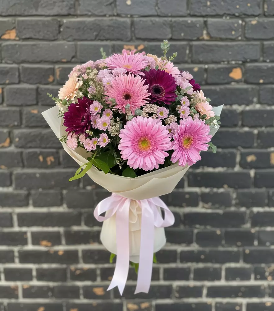 Букет яркие краски в Чое Букет цветов из: Герберы и Хризантемы в Чое