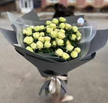 Букет Белые кустовые розы Солинеро в Чое