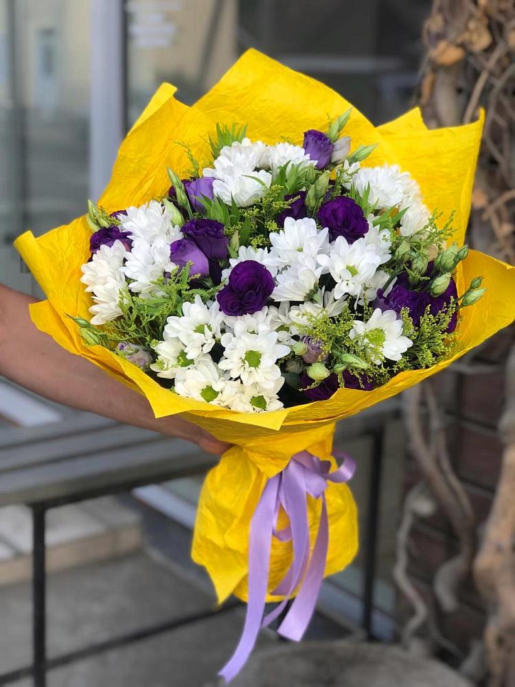 Букет облака в Чое Букет цветов из: Ирисы, Хризантемы и Ромашки в Чое