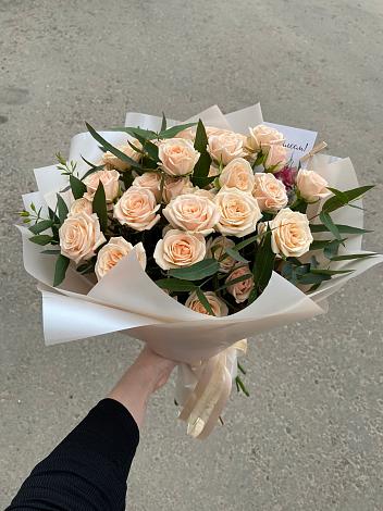 Букет Кремовые розы Латте в Чое