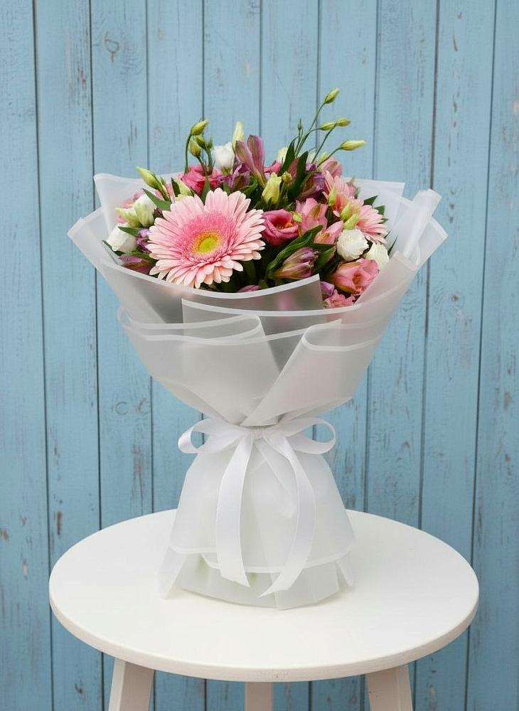 Букет цветов из: Герберы, Альстромерии и Лизиантусы в Чое