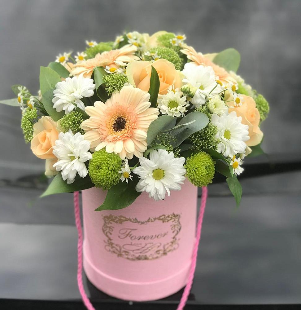 Композиция маленькая прелесть в Чое Цветочная композиция из Розы, Герберы и Хризантемы в шляпной коробке в Чое