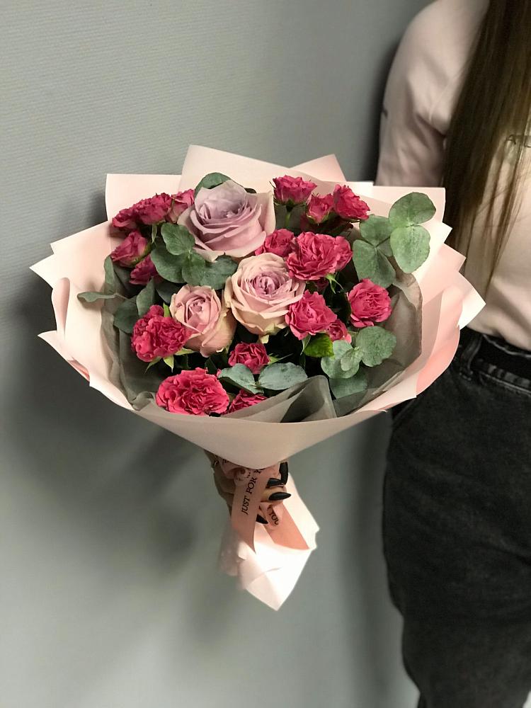 Букет восхищение в Чое Букет цветов из: Гвоздики и Розы в Чое