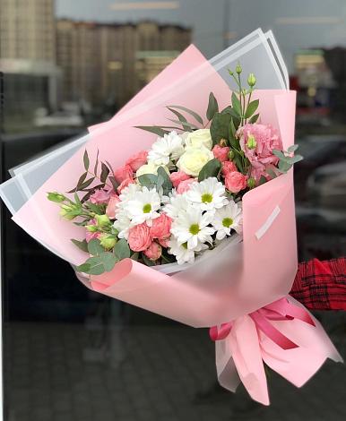 Букет цветов из: Розы, Лизиантусы и Хризантемы в Чое